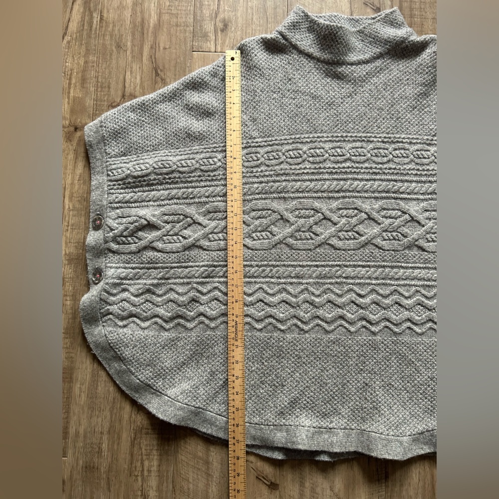 Wool blend Gray Women's poncho cape cable knit winter cozy - Picture 9 of 10